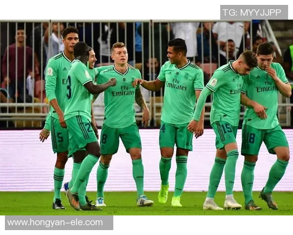 皇马后防线大将受伤,教练组紧急调整战术布局!